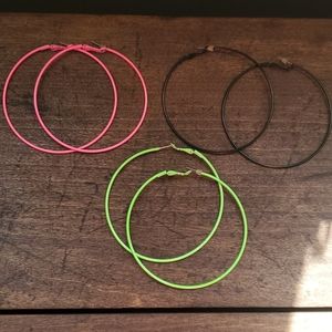 Set of hoop earrings